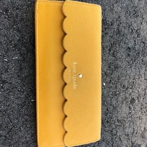 Kate Spade scallop wallet